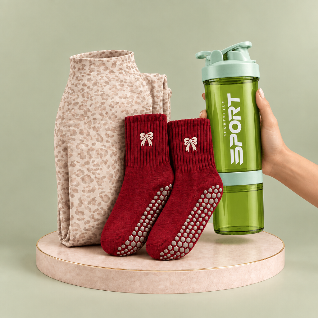 Pack Studio FitNova – visuel avec shaker tenu par une main